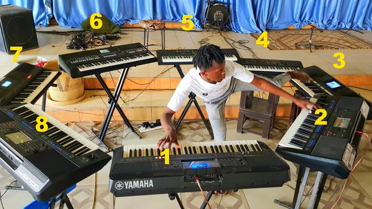 SEE HOW AFRICAN PLAY 8 KEYBOARDS AT A GO 😂😂😂😂🙆_♀️🙆[SAVIOUR BEE] - YouTube