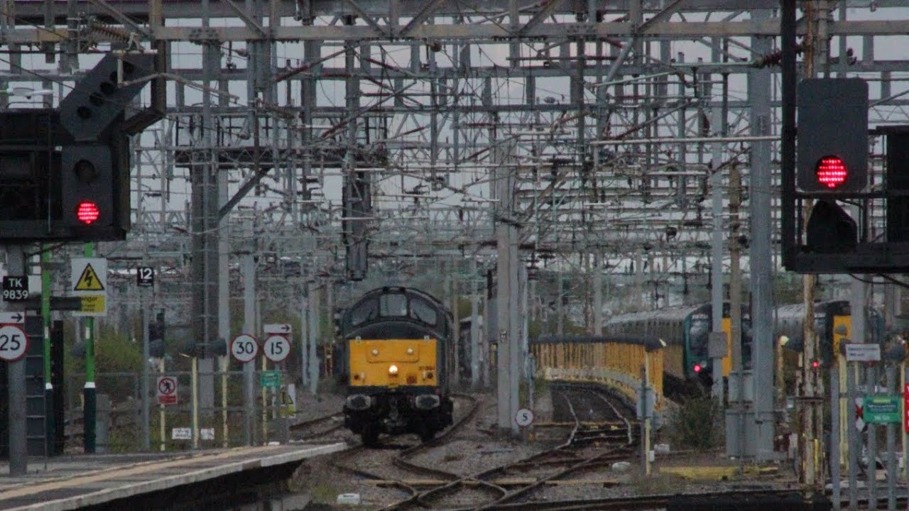 ROG Europhoenix ￼Class 37 “37884” Passing Bletchley