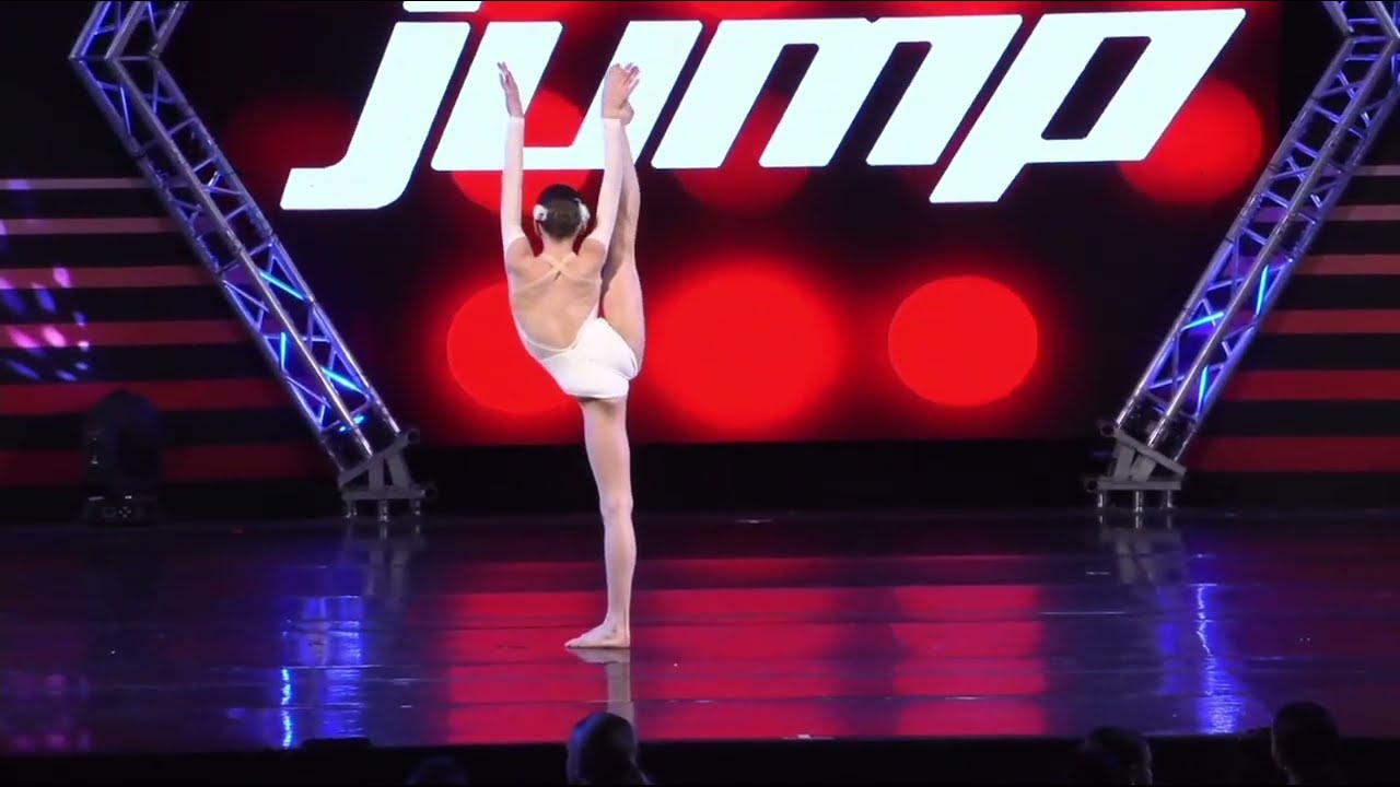 Sylvie Win Szyndlar - White Swan