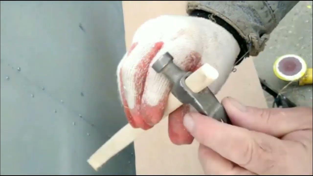 клин для молоток на деревянную ручку. насадка молотка на ручку. насадка молотка на ручку. насадка молотка на рукоятку. насаживание молотка на черенок.