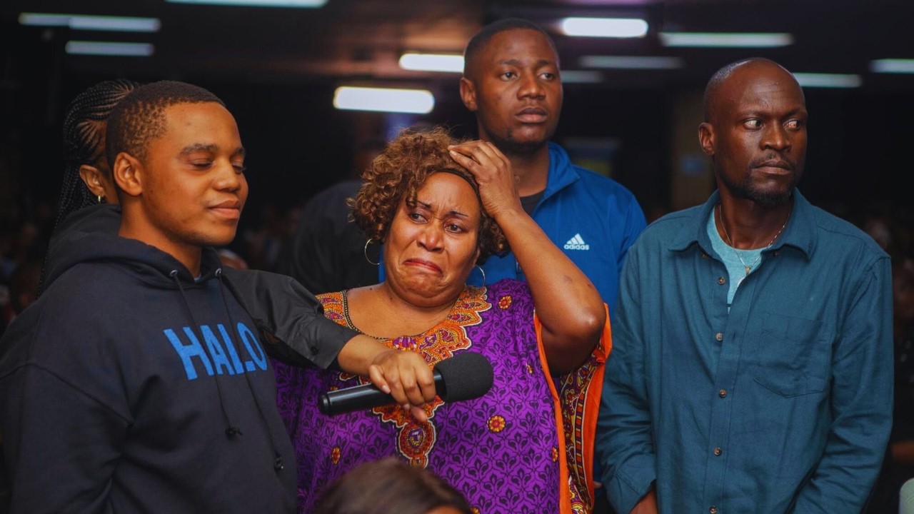 Как этот человек женился на всех сёстрах-близнецах | Пророк Дэвид Уче