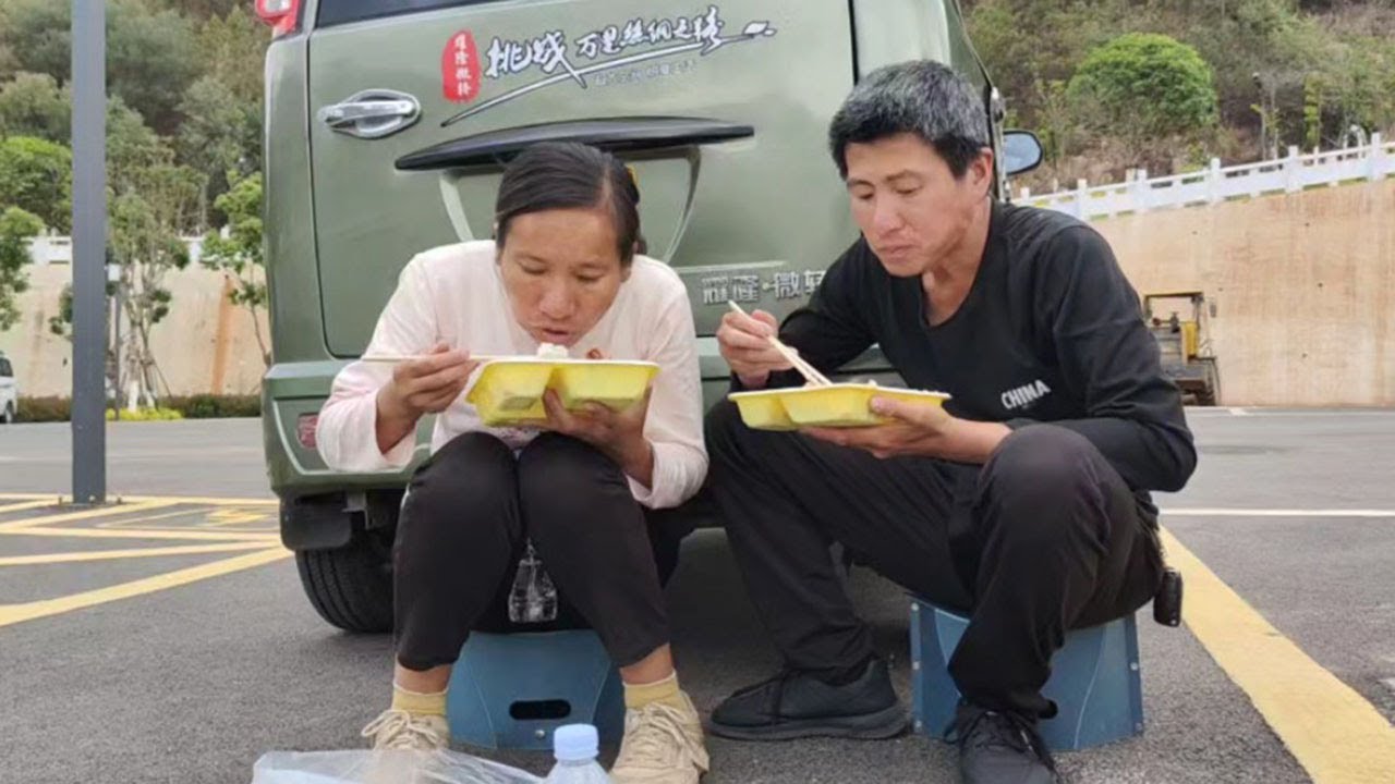 骑行内蒙古，走出戈壁滩无人区来到市区，入住特价酒店洗澡充电【阿七记】