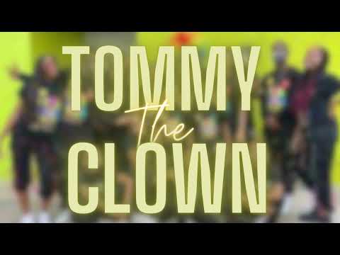 TOMMY THE CLOWN SCOPE THE SCENERY OUT 