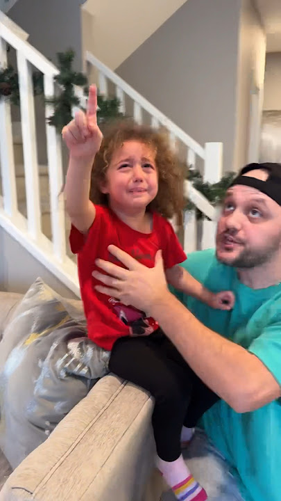 Dad helps little daughter- daddy’s love ❤️ #shorts