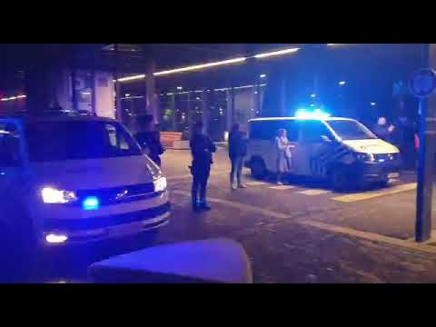 Politieserenade aan AZ Alma