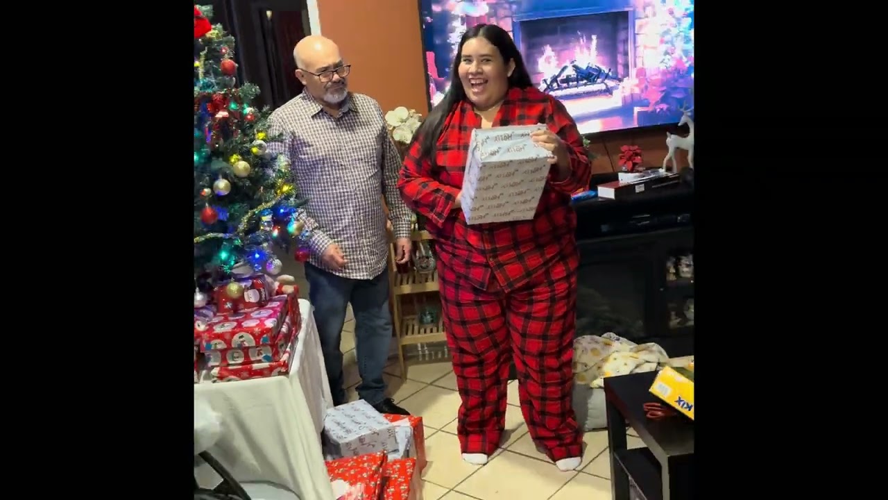 OPEN CHRISTMAS GIFT WITH MY FAMILY🎄 AND 25 TH  FOR EVERYONE 