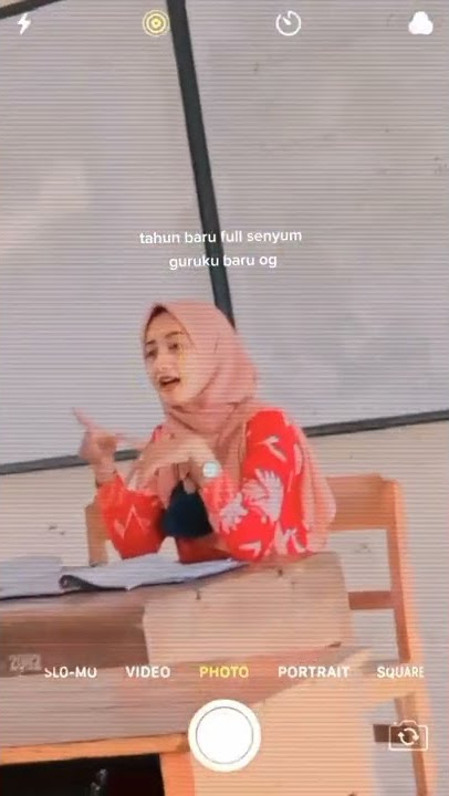 Gimana mau bolos kalo gurunya cantik kayak gini🤭#short