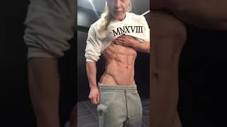 Y Female Bodybuilder Shows Her Shredded Abs - Eleonora Dobrinina