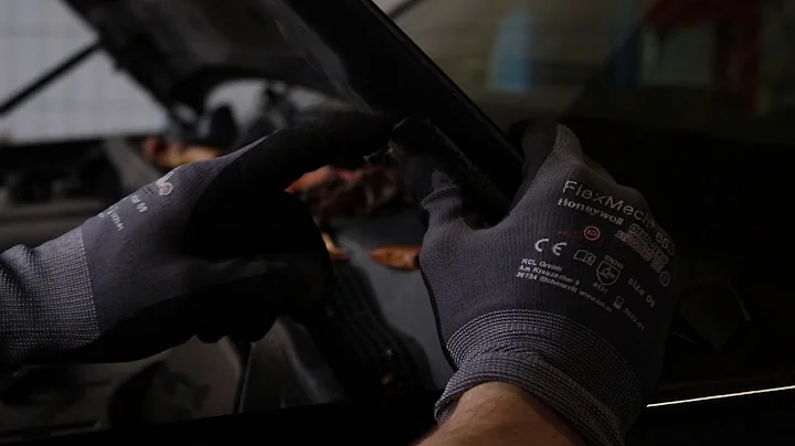 Install aftermarket hood struts on Nissan Pathfinder R51