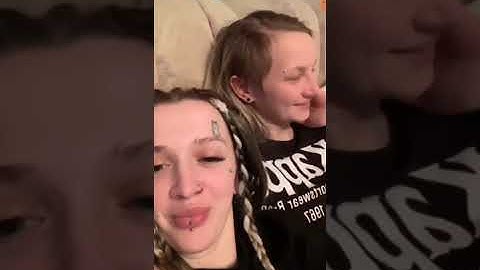 Periscope - Blonde lesbian kissing