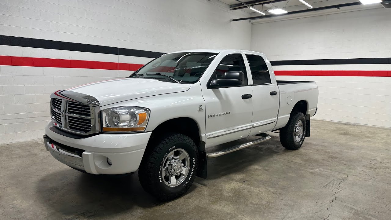 Dodge Ram 2500 2006 года с некоторыми редкими опциями. 5,9-литровый двигатель Cummins с оригиналь...