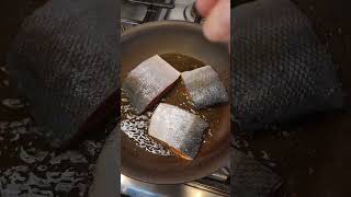 Download Lagu Simple pan-fried Salmon MP3