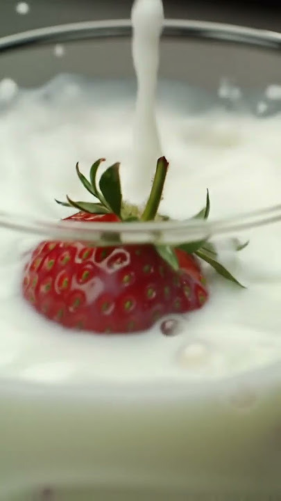 Milk Crown Splash PERFECTION! 🍓拏 (Ultra Slow Mo)