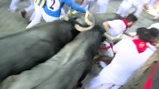 3年ぶり開催のスペイン牛追い祭り、角に刺されるなど6人搬送