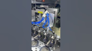 Watch as these soft grippers smoothly maneuver Foundation casing with precision in automation! 🔧🏗️