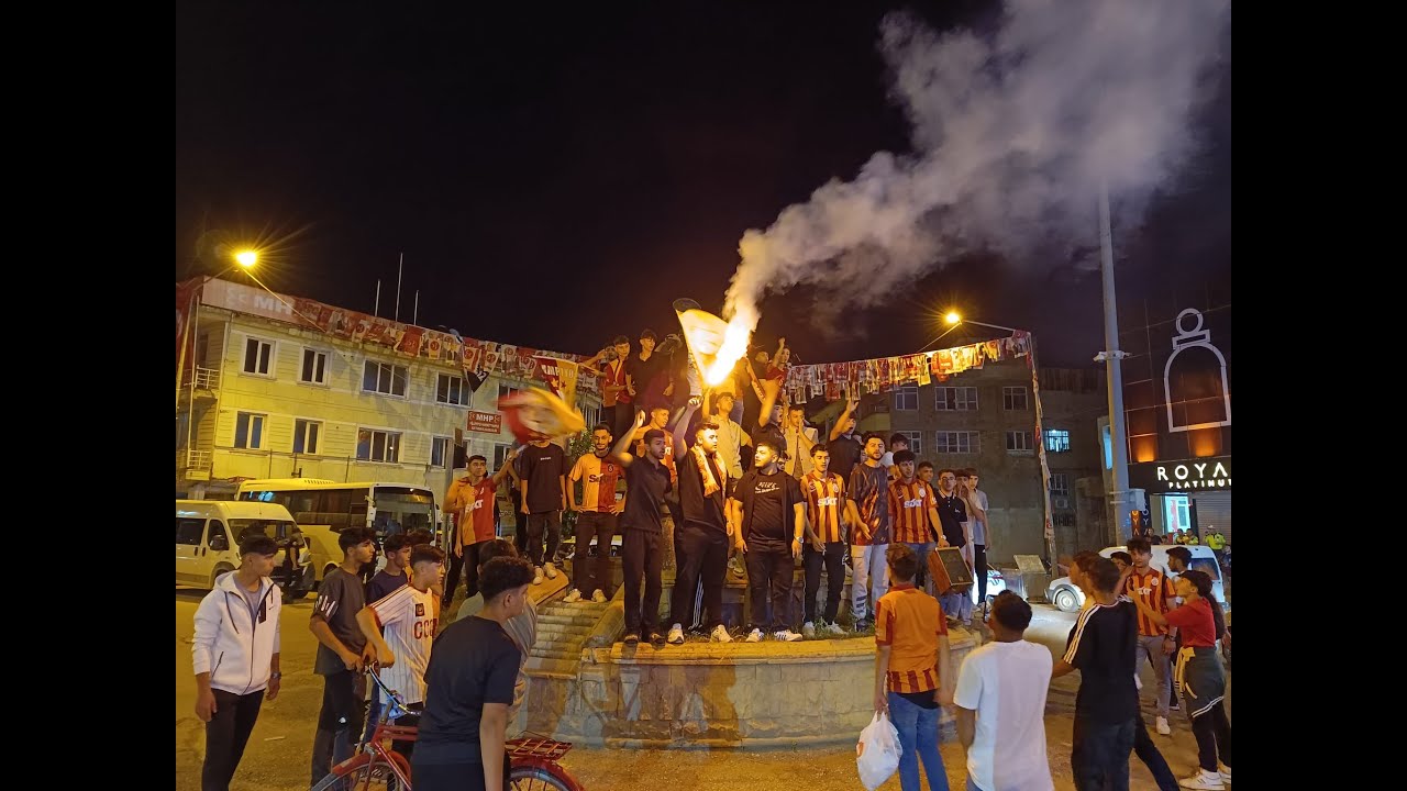 Cimbom Şampiyon: Adıyamanlı taraftarlar caddelere aktı