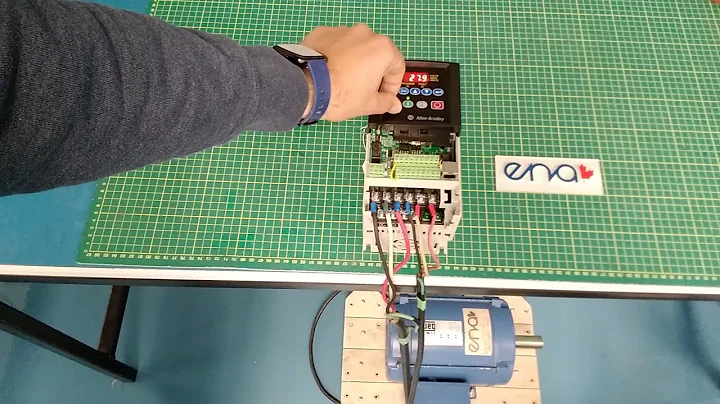 414962 - Allen Bradley - PowerFlex 40 - 22B-E1P7N104 - BE1P7N0W19140019