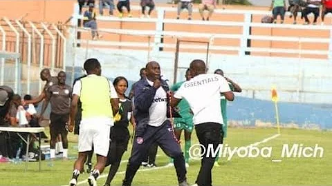 Furious Nkana fan storms the pitch to beat the Kalampa Coach