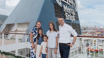 Familie Joosse aan boord van de Global Mercy