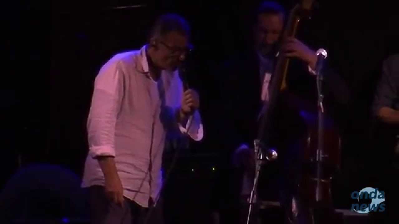 Gegè Telesforo chiude con successo la XXII edizione di Teggiano Jazz - YouTube Onda News