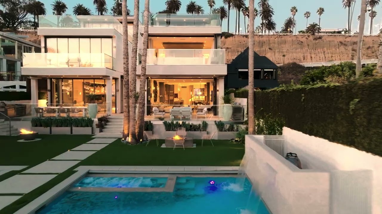 A Rare Beachfront Trophy Estate on the sand in Santa Monica