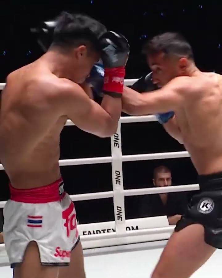 When Superbon unleashed a head kick knockout for the ages ?