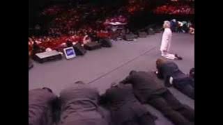 Benny Hinn bows before God (1)