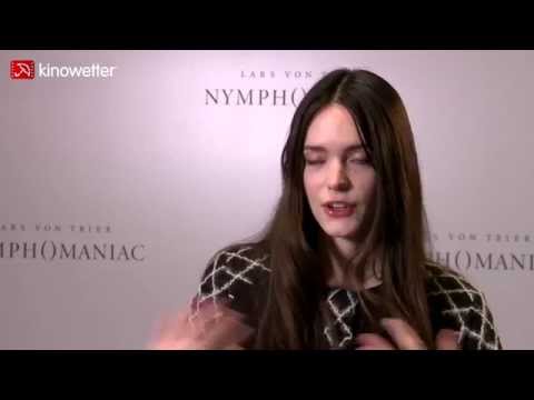 Video: Stacy Martin: Biografia, Creatività, Carriera, Vita Personale