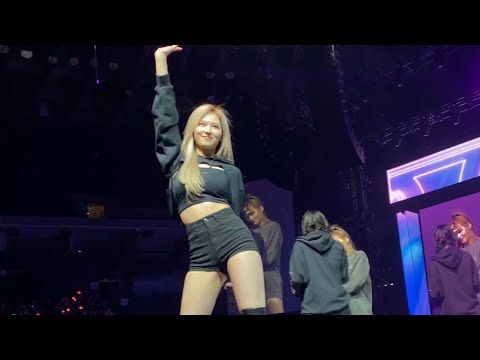 SANA REALLY DID THAT - TWICE Live In Oakland