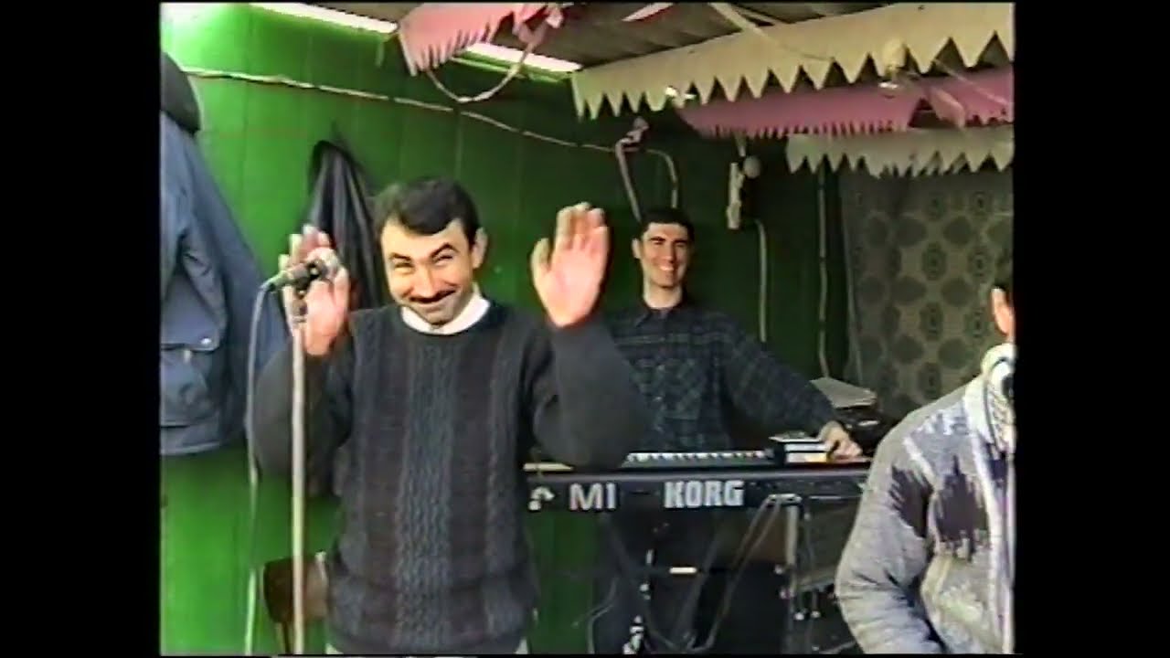 ВЕСІЛЛЯ У ЛЬВІВСЬКІЙ ОБЛАСТІ. ДРУГИЙ ДЕНЬ. МУЗИКАНТИ ЗУСТРІЧАЮТЬ ГОСТЕЙ. АРХІВ 08.11.1999