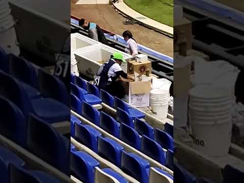 Así reciclan vasos usados en el estadio del Puebla