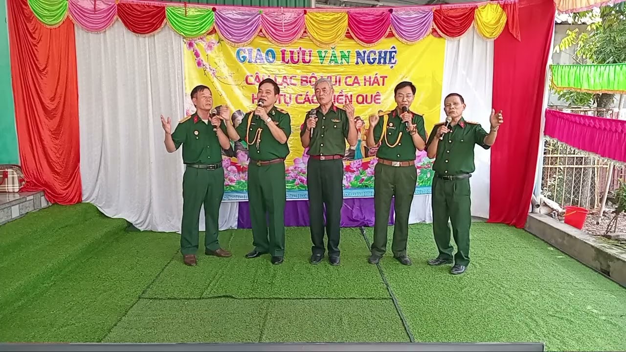 Tốp Ca Nam . Năm Anh EM Trên Một Chiếc Xe Tăng