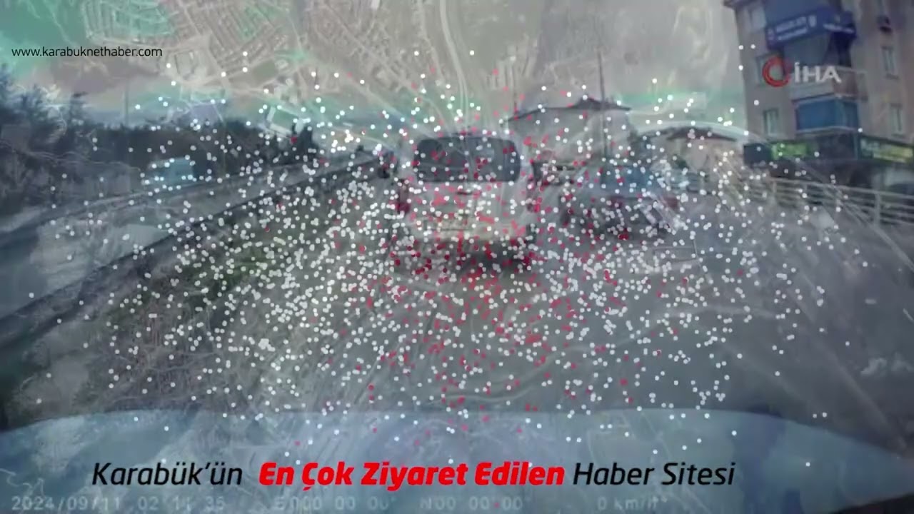 MOTOSİKLETE ÇARPMAMAK İÇİN REFÜJE ÇARPTI