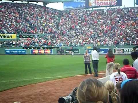 Hannah Rowell sings "God Bless America" at Fenway ...