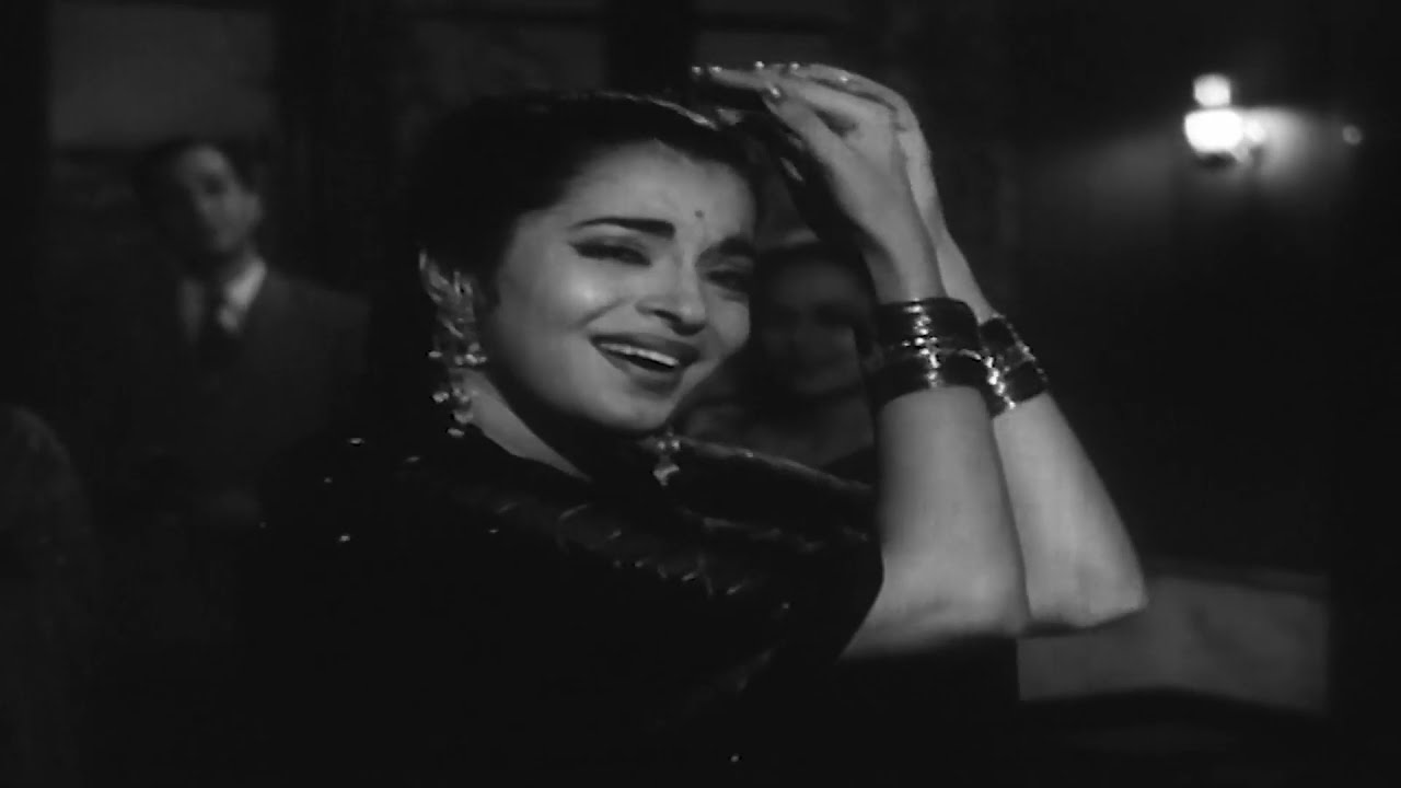 Funtoosh (1956) - Phul Gendwa Na Maro Dar Jaaungi