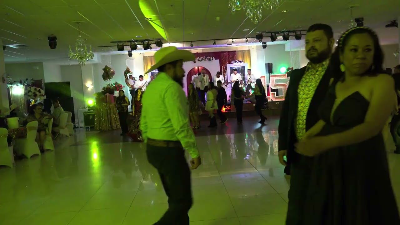 Quinceañera de la señorita  Bella en Charlotte NC Banda Inalcanzable de Mazatlan S y Sonido Aventura