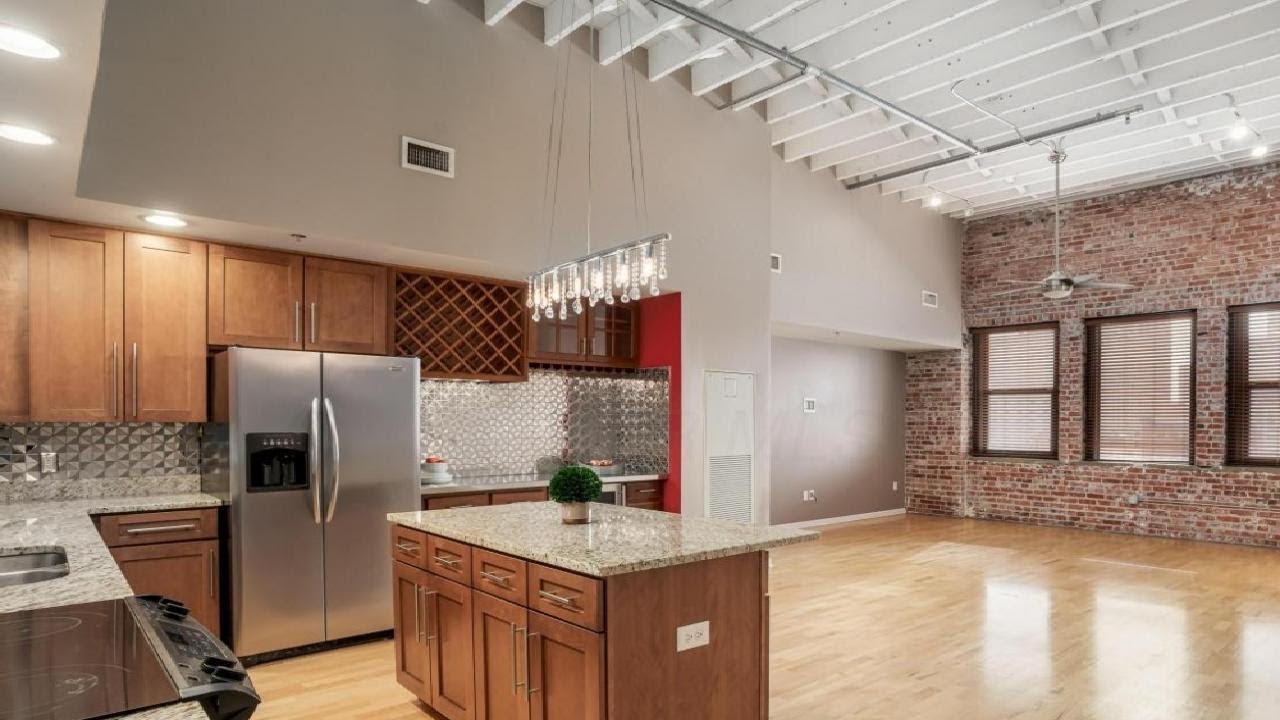 78 E Chestnut Street, Columbus, OH Presented by Mary Sunderman.