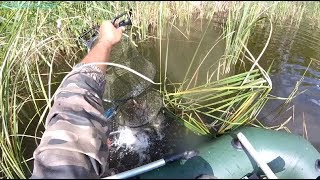 Отличная рыбалка с лодки на поплавочную снасть.