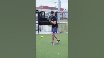 Hoe je een softbal gooit vanuit het buitenveld