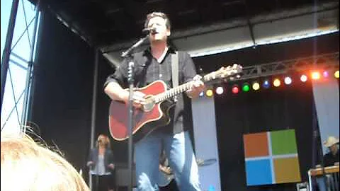 Blake Shelton "Who Are You When I'm Not Looking"