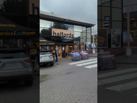 Aldi, Halfords, B&amp;Q | High Wycombe #retail #sunset