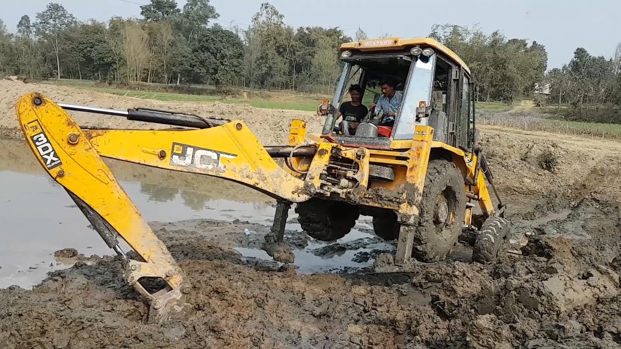 Amazing !! JCB Backhoe Driving in Pond by Skilled Backhoe Operator