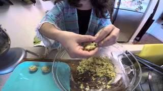 How to Make Fluffy Matzah Balls
