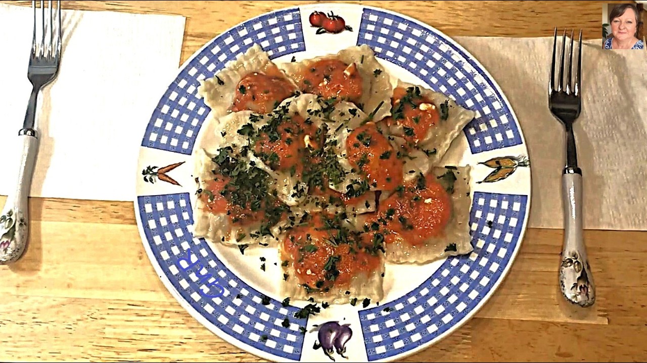 Pierogi z Mięsem w Pomidorach z Niebieskim Serem.