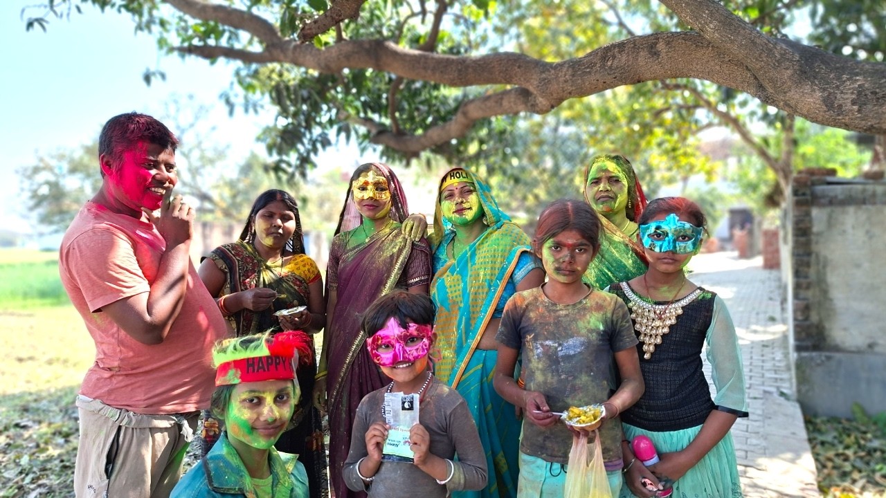 होली एक ऐसा त्यौहार है चाहे जितना रंग खेलो दिन खतम हो जाता हैं पर मन नहीं भरता | मेरे गाँव की होली |