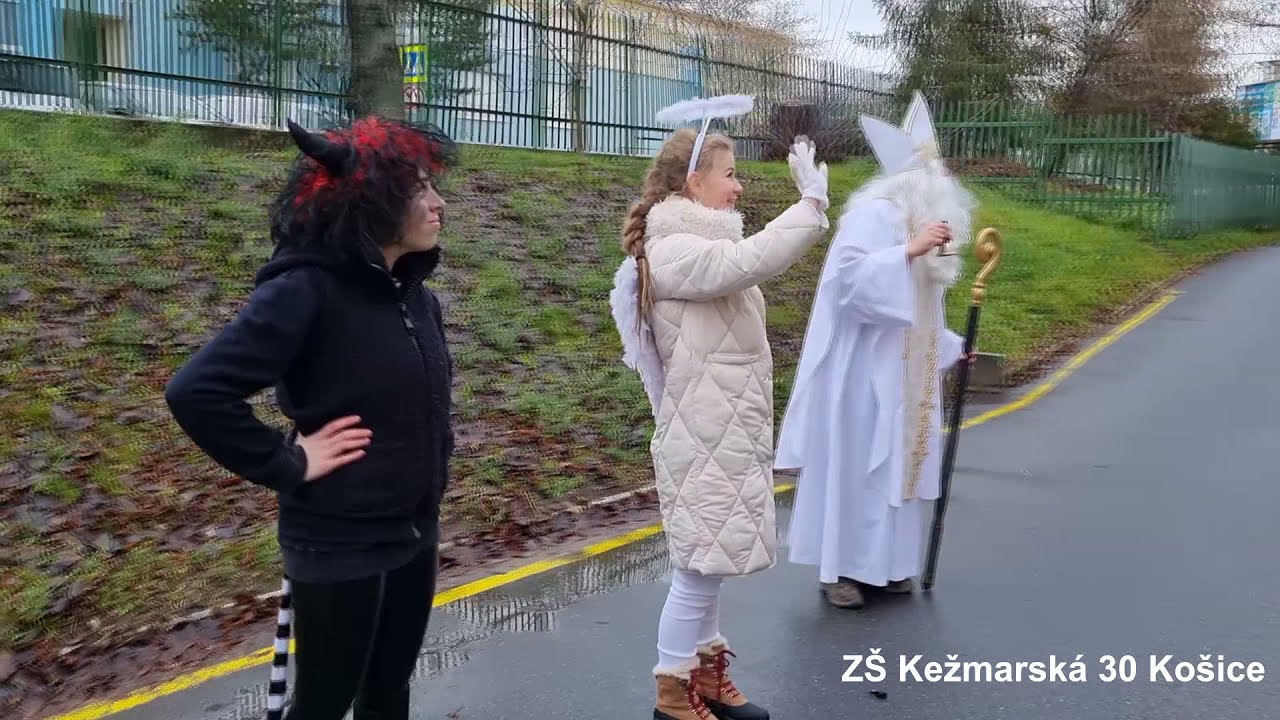 Pred oknom, za oknom... prišiel Mikuláš!