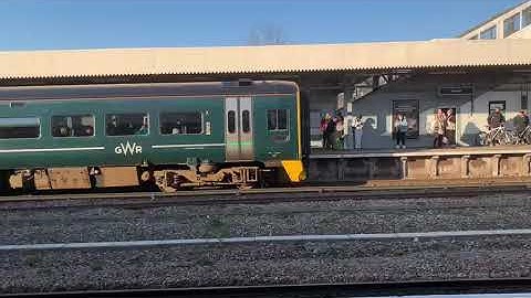 GWR train class 158 arriving at Guildford