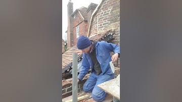 Bricklaying with lime mortar. Rebuilding an old wall. #bricklaying#craftsmanship #lime
