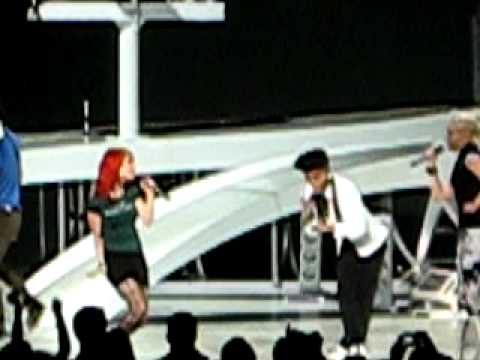 No Doubt - Stand And Deliver 2009 - YouTube