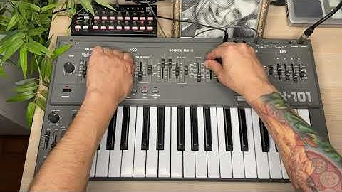 Victor Bomì "One Minute Jam" | Roland SH101 "Sequencer" - No Talk